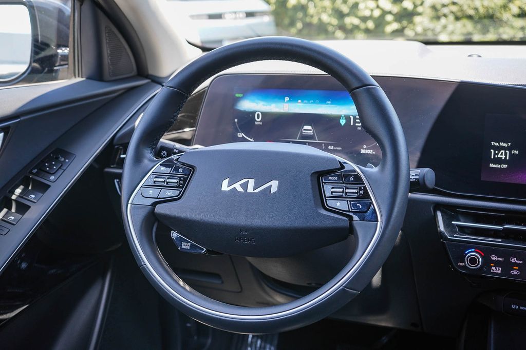 Thumbnail: 2023 Kia Niro - 9