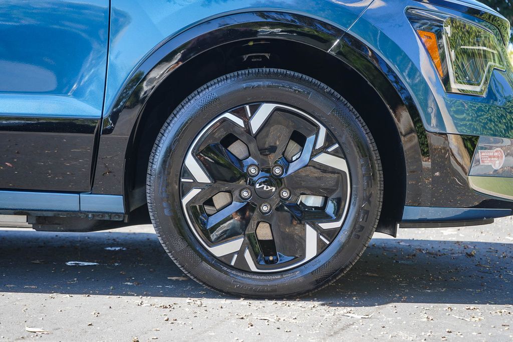 Thumbnail: 2024 Kia Niro - 22
