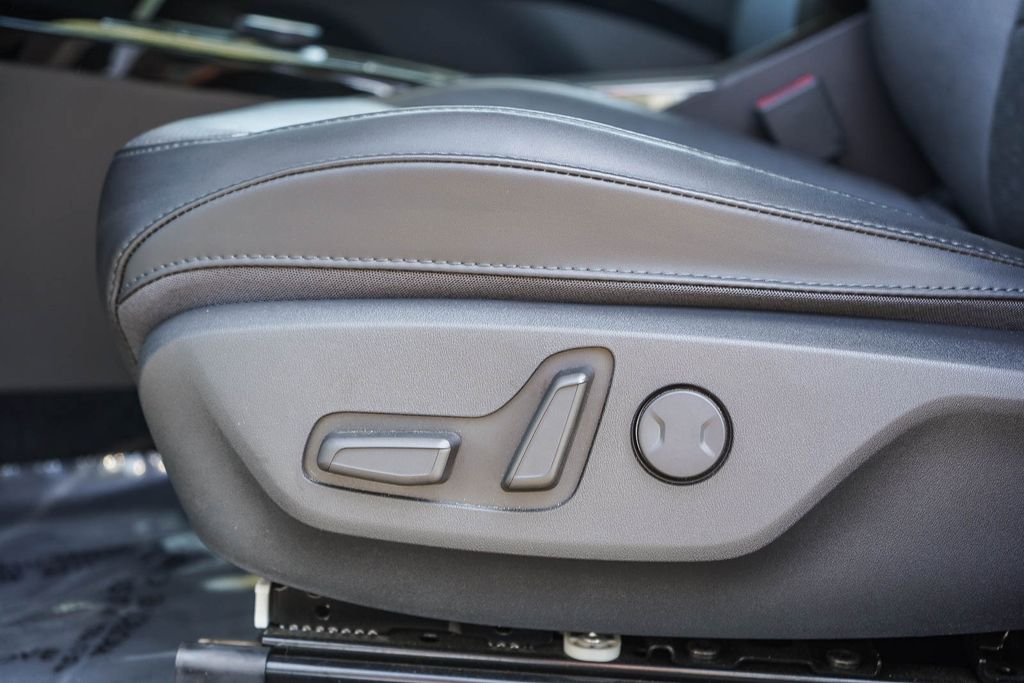 Thumbnail: 2024 Kia Niro - 28