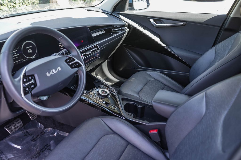 Thumbnail: 2024 Kia Niro - 13