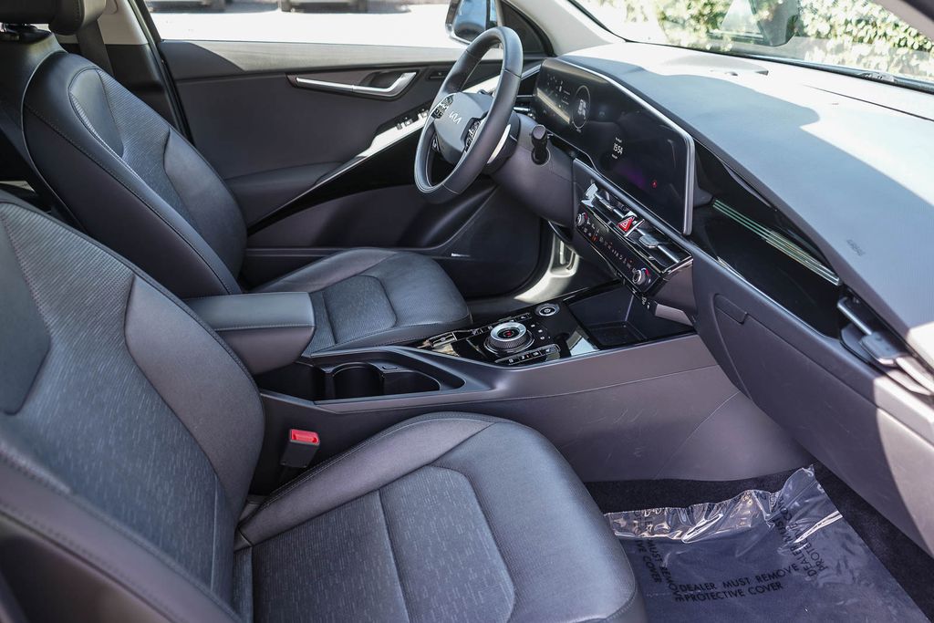 Thumbnail: 2024 Kia Niro - 10