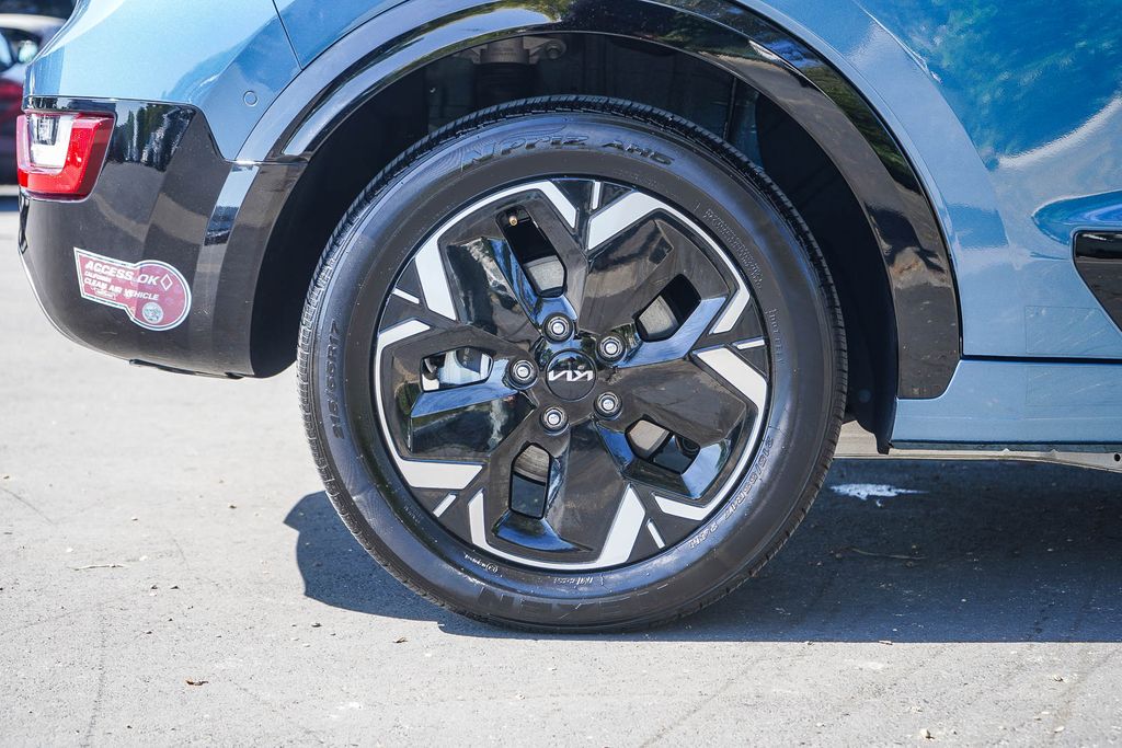 Thumbnail: 2024 Kia Niro - 7
