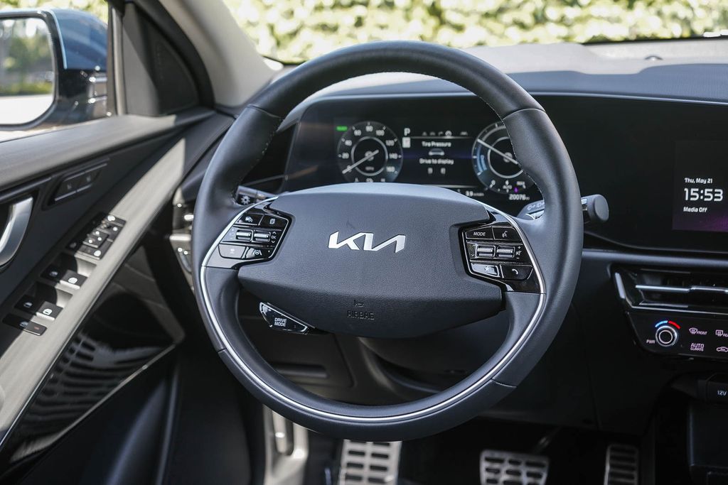 Thumbnail: 2024 Kia Niro - 9