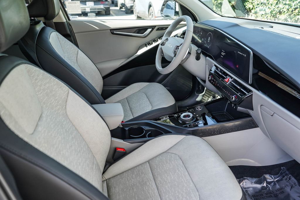 Thumbnail: 2024 Kia Niro - 10