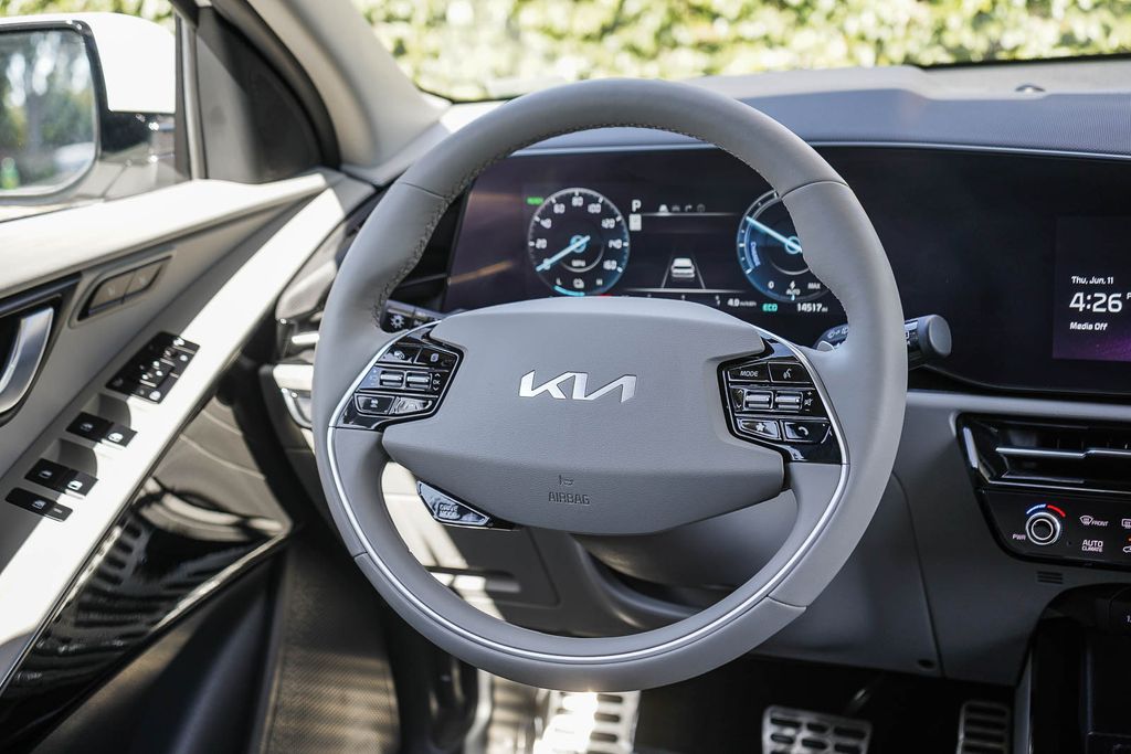Thumbnail: 2024 Kia Niro - 9