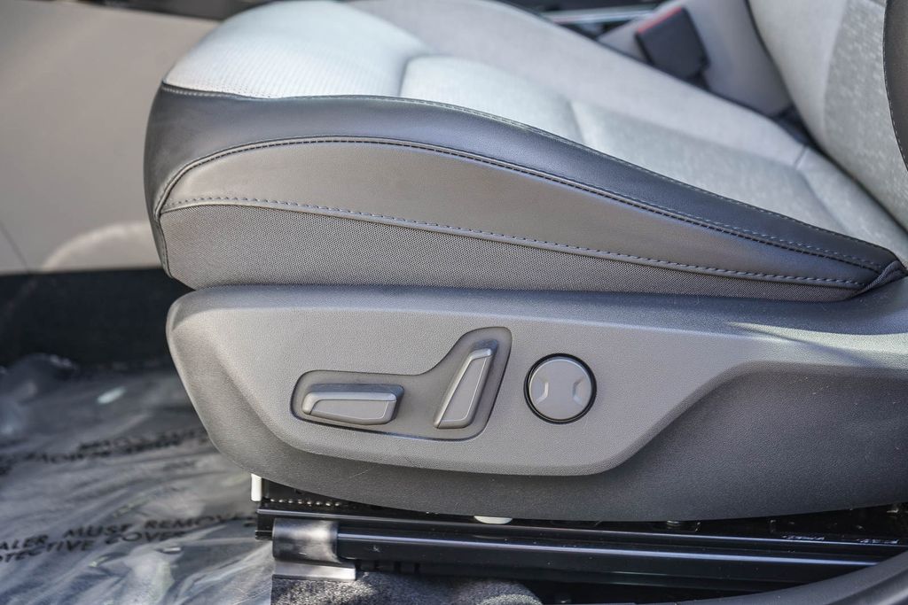 Thumbnail: 2024 Kia Niro - 25