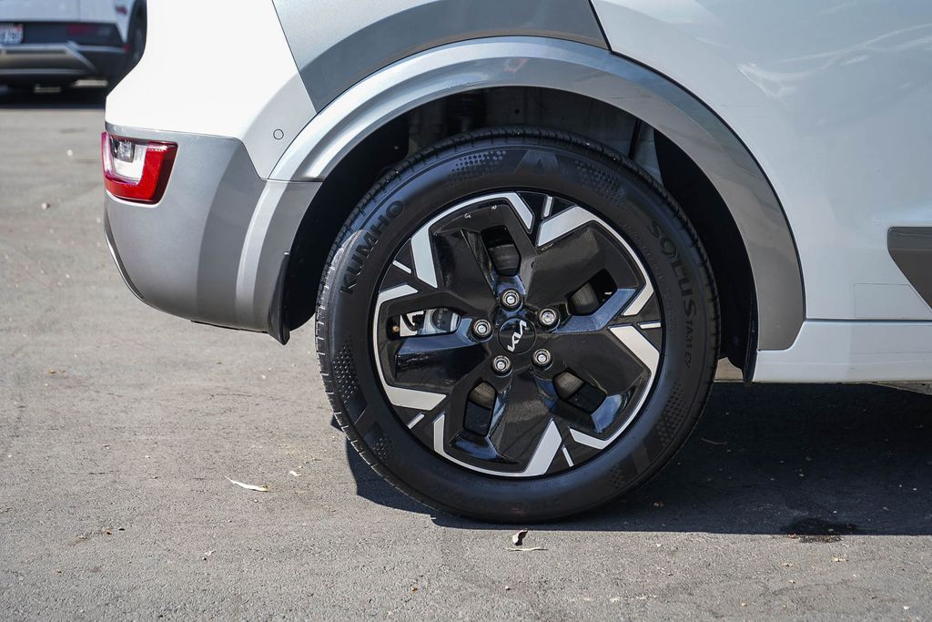Thumbnail: 2024 Kia Niro - 7