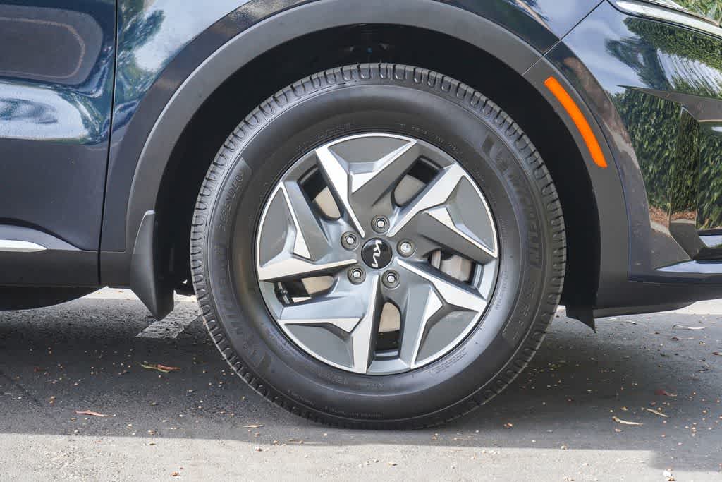 Thumbnail: 2023 Kia Sorento - 21