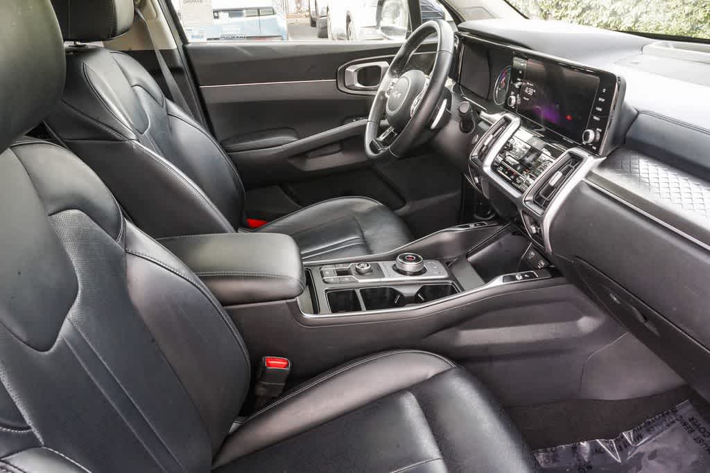 Thumbnail: 2023 Kia Sorento - 9
