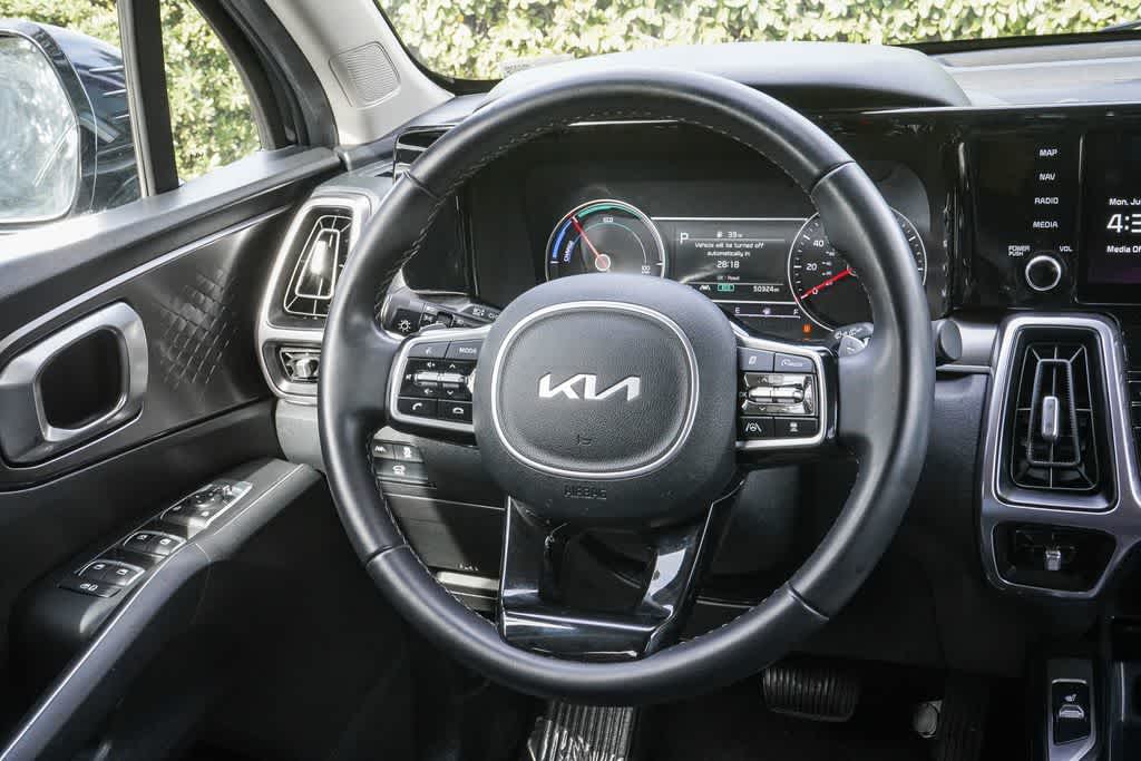Thumbnail: 2023 Kia Sorento - 8