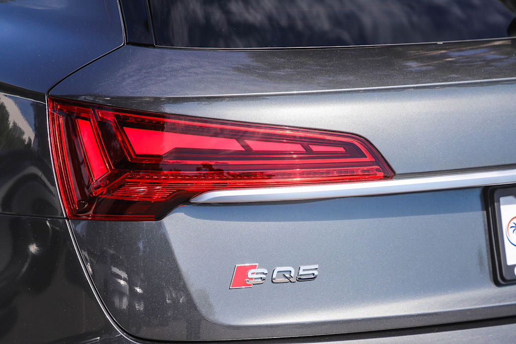 Thumbnail: 2022 Audi SQ5 - 21