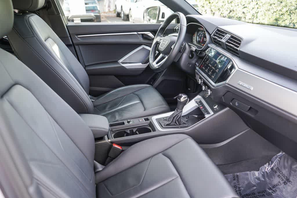 Thumbnail: 2023 Audi Q3 - 10