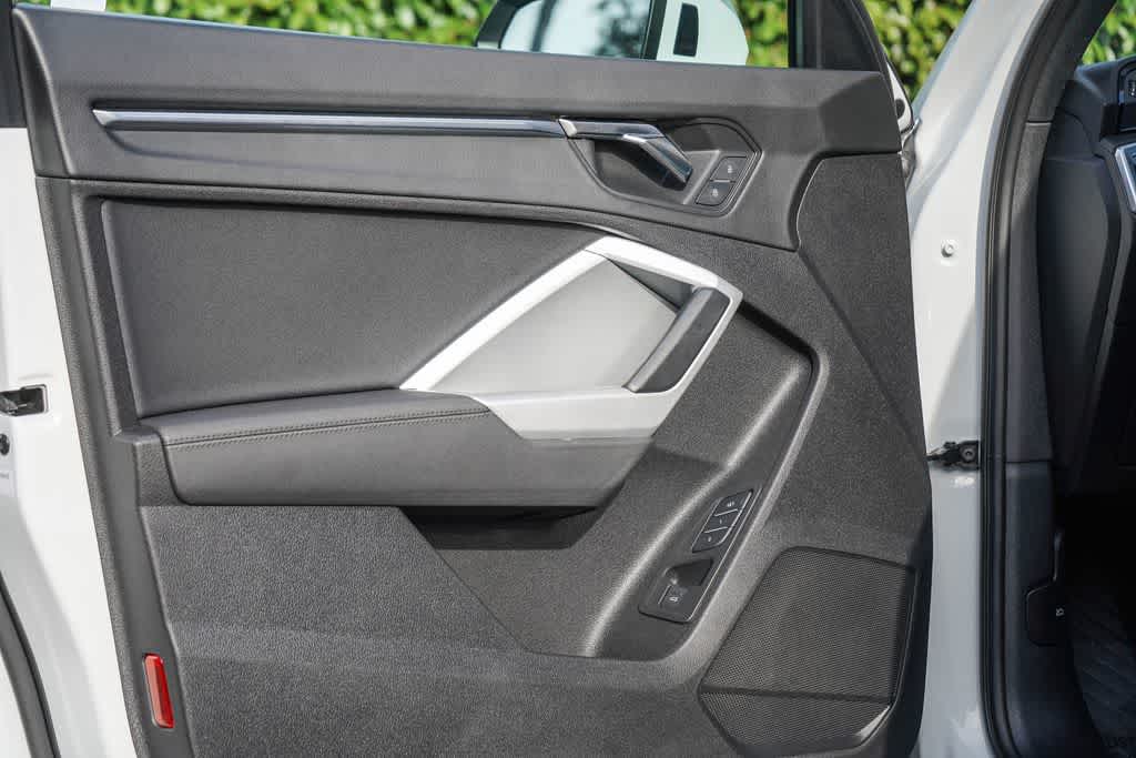 Thumbnail: 2023 Audi Q3 - 25