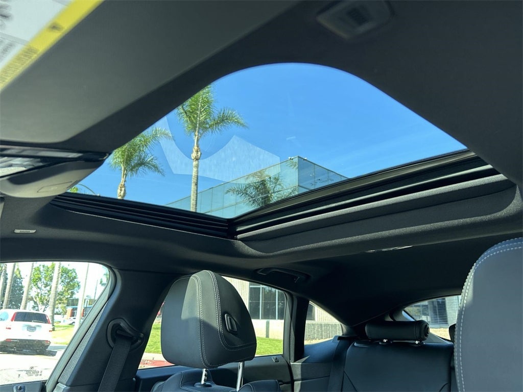 Thumbnail: 2023 BMW i4 - 31