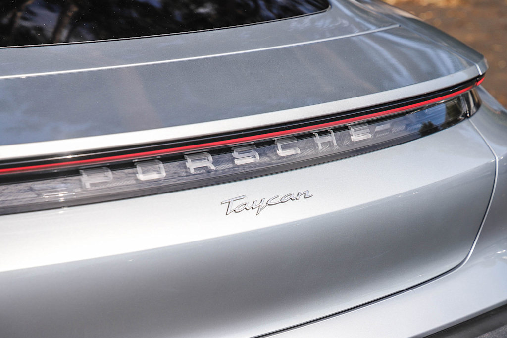 Thumbnail: 2022 Porsche Taycan - 18
