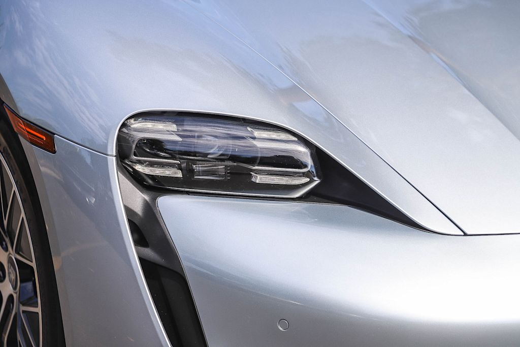 Thumbnail: 2022 Porsche Taycan - 5