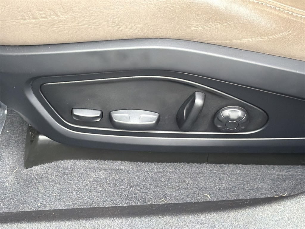 Thumbnail: 2022 Porsche Taycan - 32