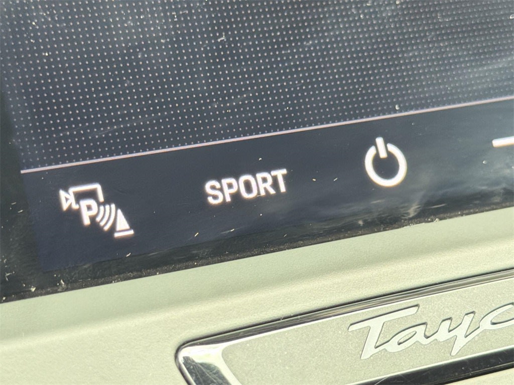 Thumbnail: 2022 Porsche Taycan - 28