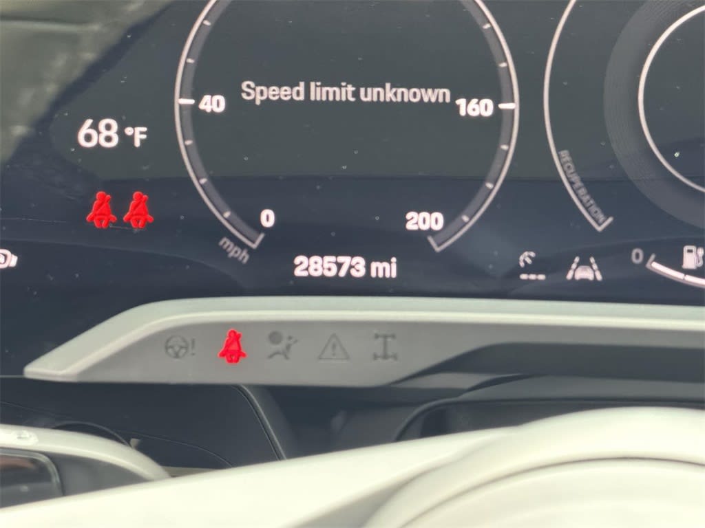 Thumbnail: 2022 Porsche Taycan - 14