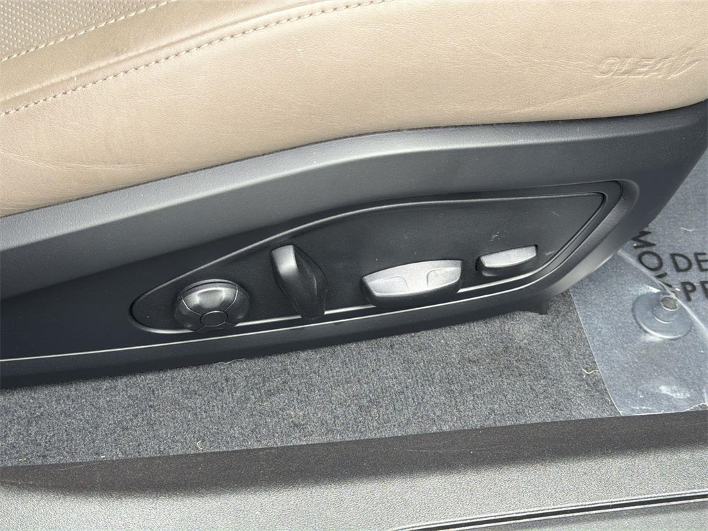 Thumbnail: 2022 Porsche Taycan - 38