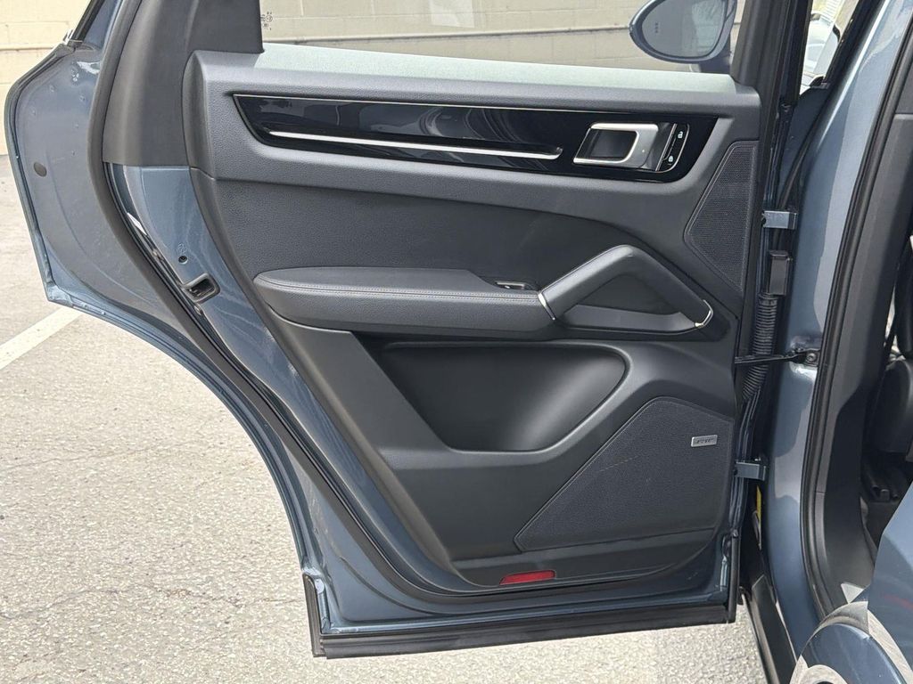 Thumbnail: 2019 Porsche Cayenne - 33