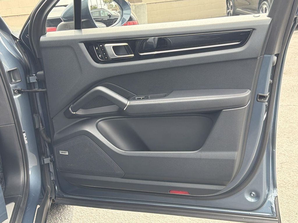 Thumbnail: 2019 Porsche Cayenne - 36