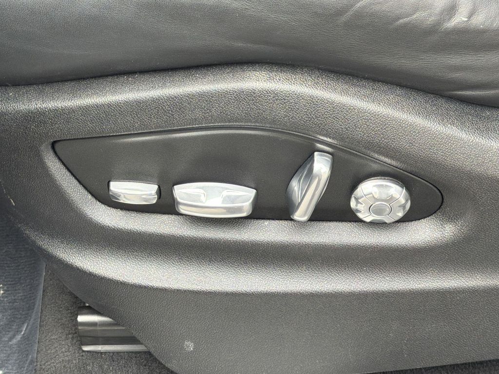 Thumbnail: 2019 Porsche Cayenne - 32