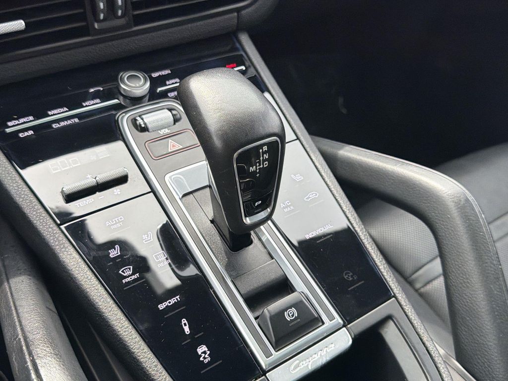 Thumbnail: 2019 Porsche Cayenne - 15