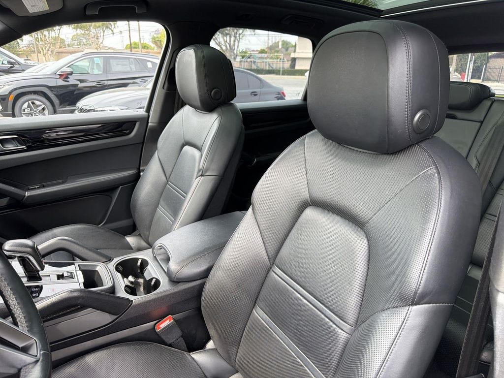 Thumbnail: 2019 Porsche Cayenne - 11