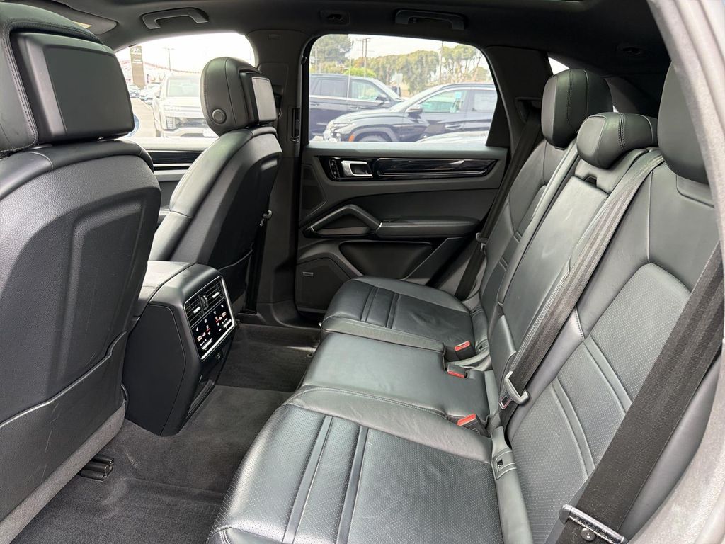 Thumbnail: 2019 Porsche Cayenne - 12