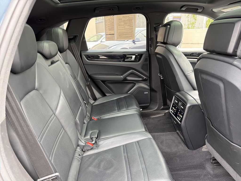Thumbnail: 2019 Porsche Cayenne - 35