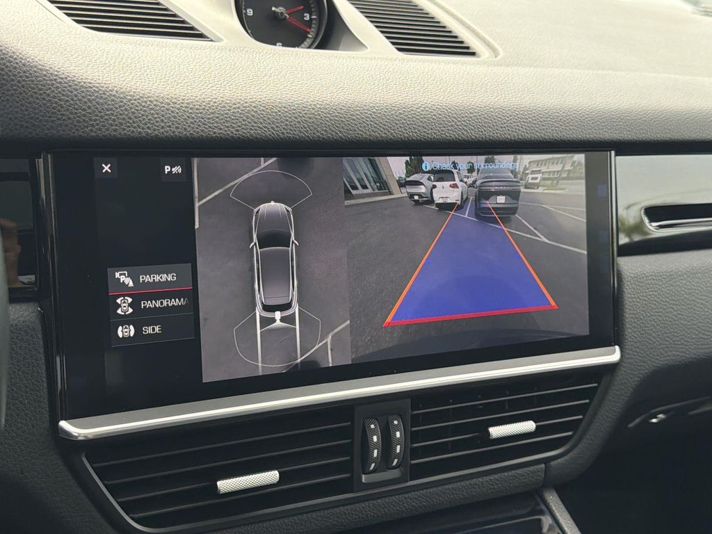 Thumbnail: 2019 Porsche Cayenne - 25