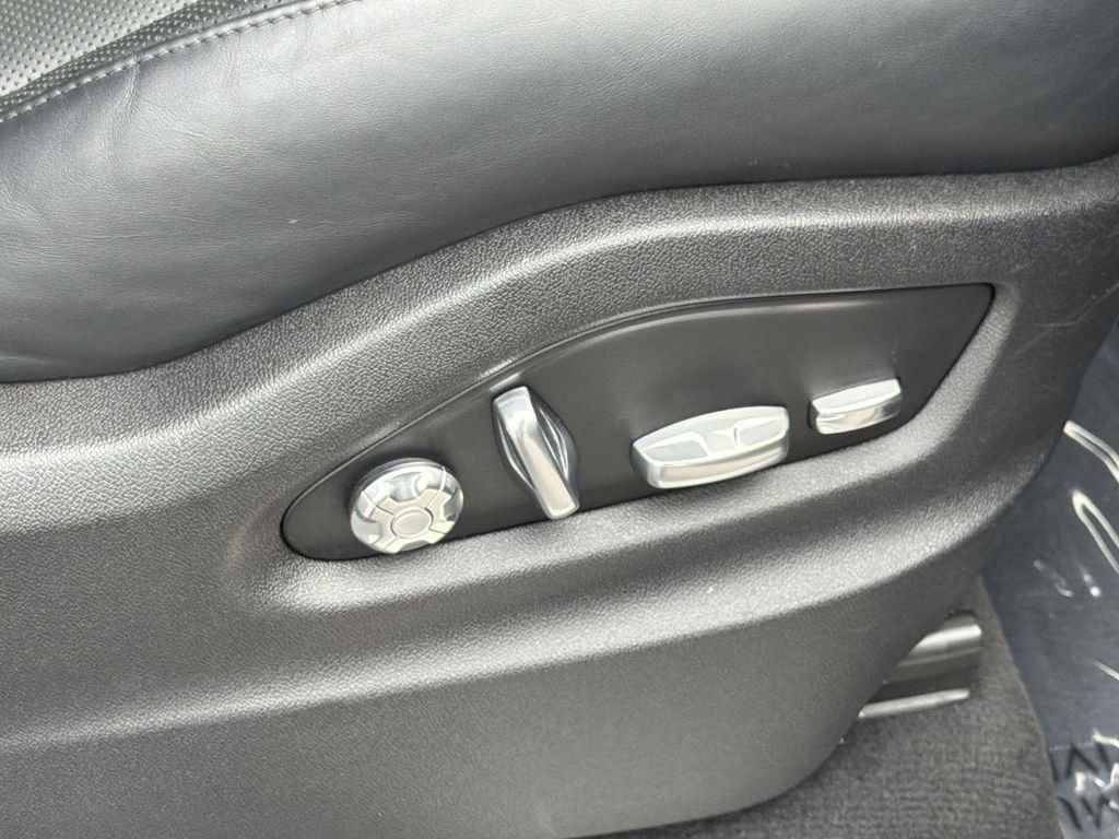 Thumbnail: 2019 Porsche Cayenne - 38