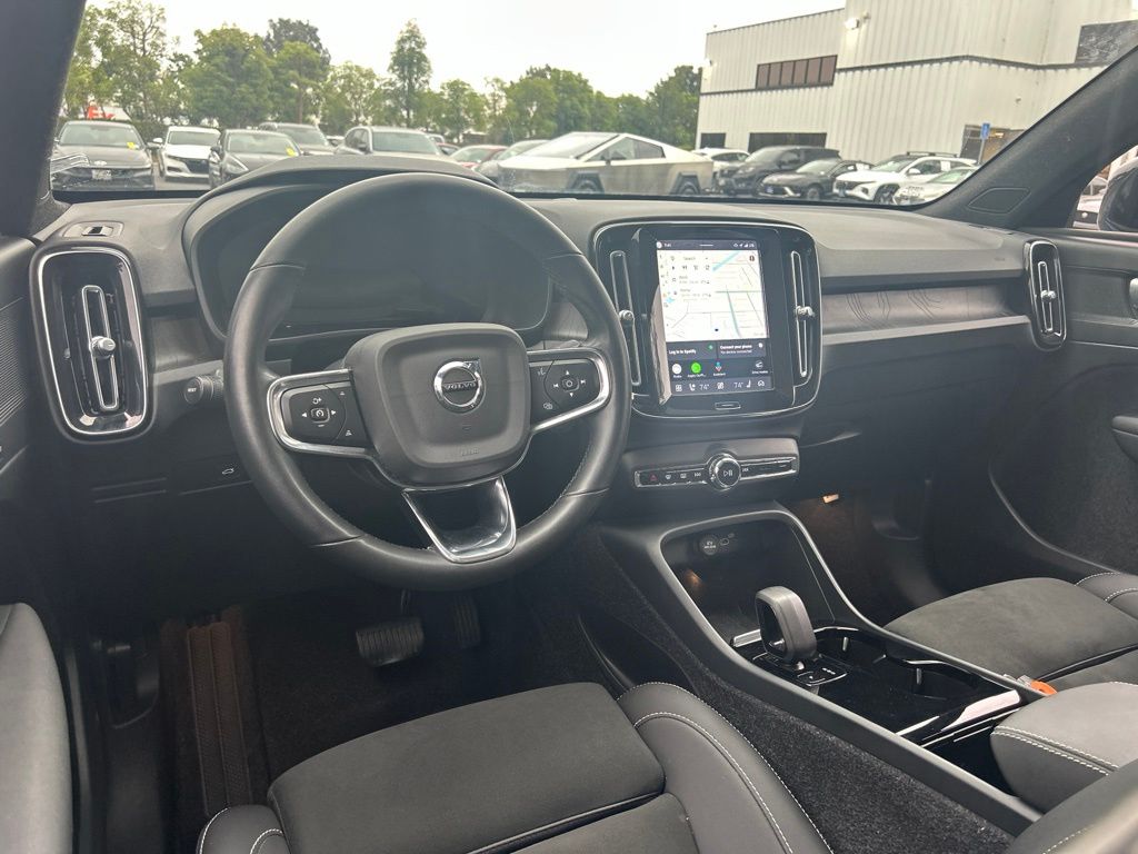 Thumbnail: 2023 Volvo C40 - 2