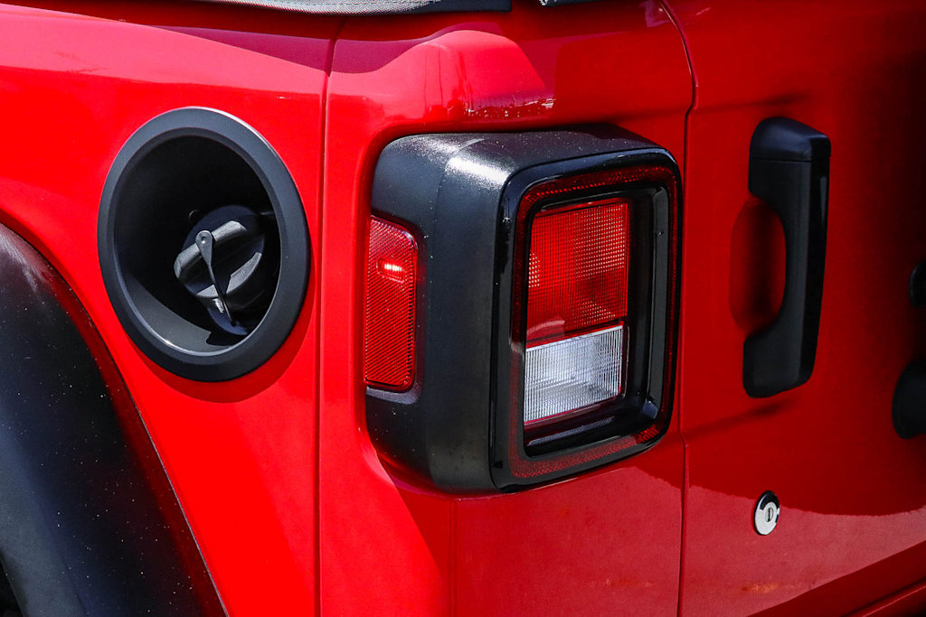 Thumbnail: 2018 Jeep Wrangler - 21