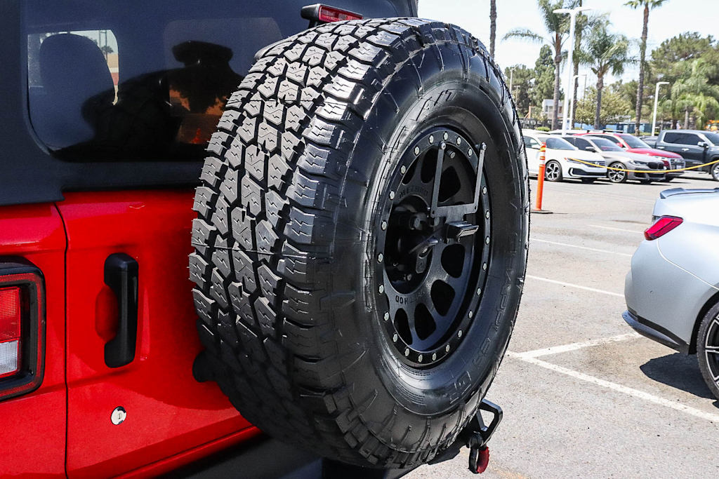 Thumbnail: 2018 Jeep Wrangler - 17