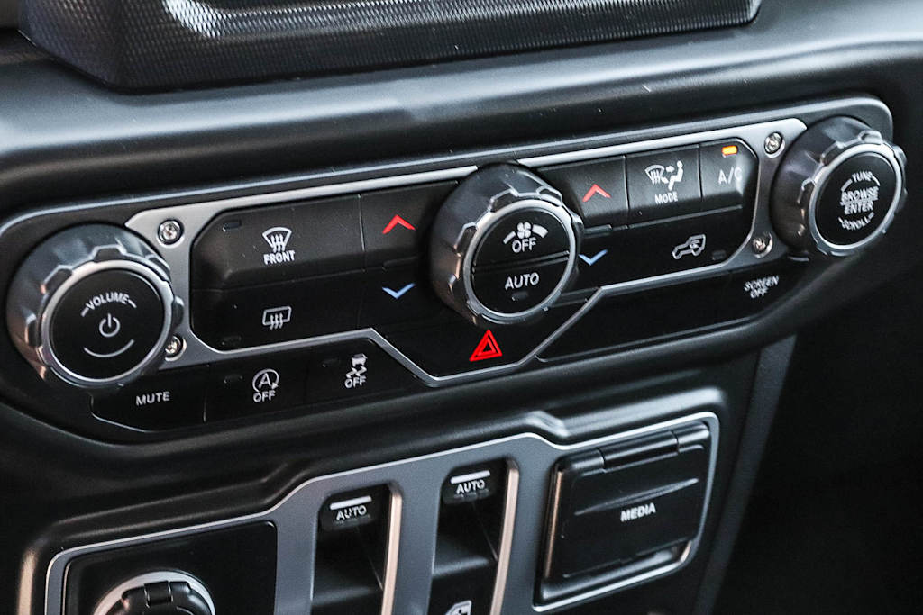 Thumbnail: 2018 Jeep Wrangler - 25