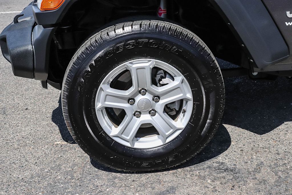 Thumbnail: 2021 Jeep Wrangler - 21
