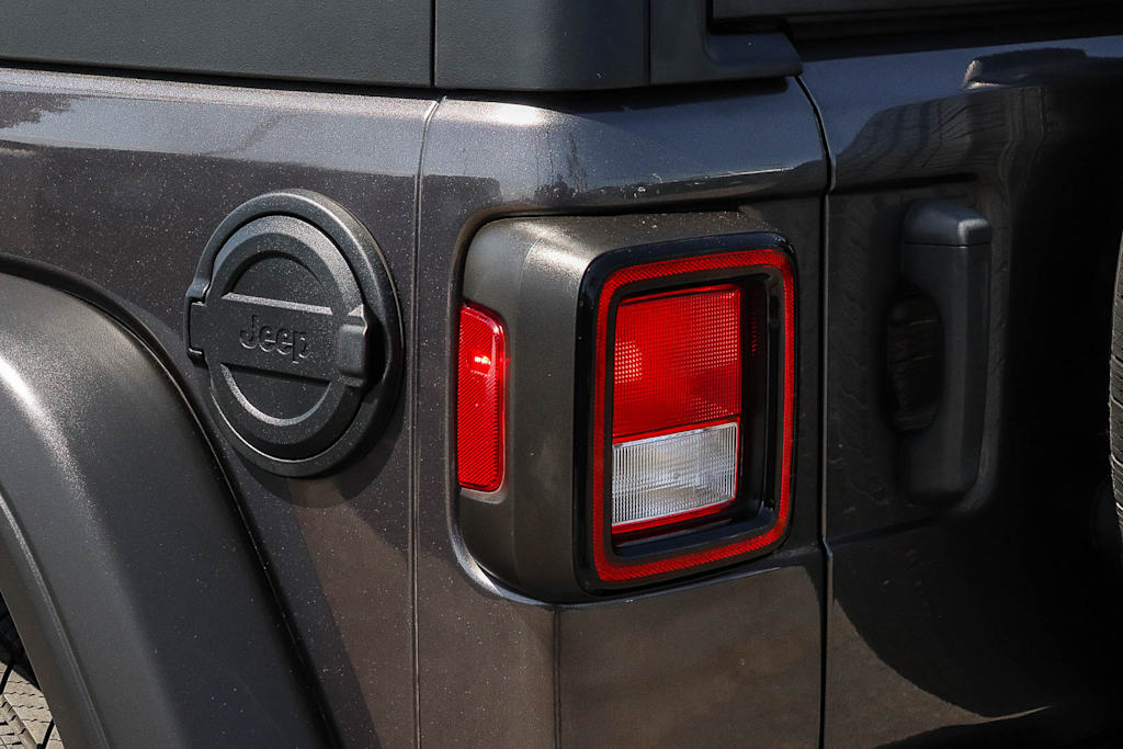 Thumbnail: 2021 Jeep Wrangler - 19