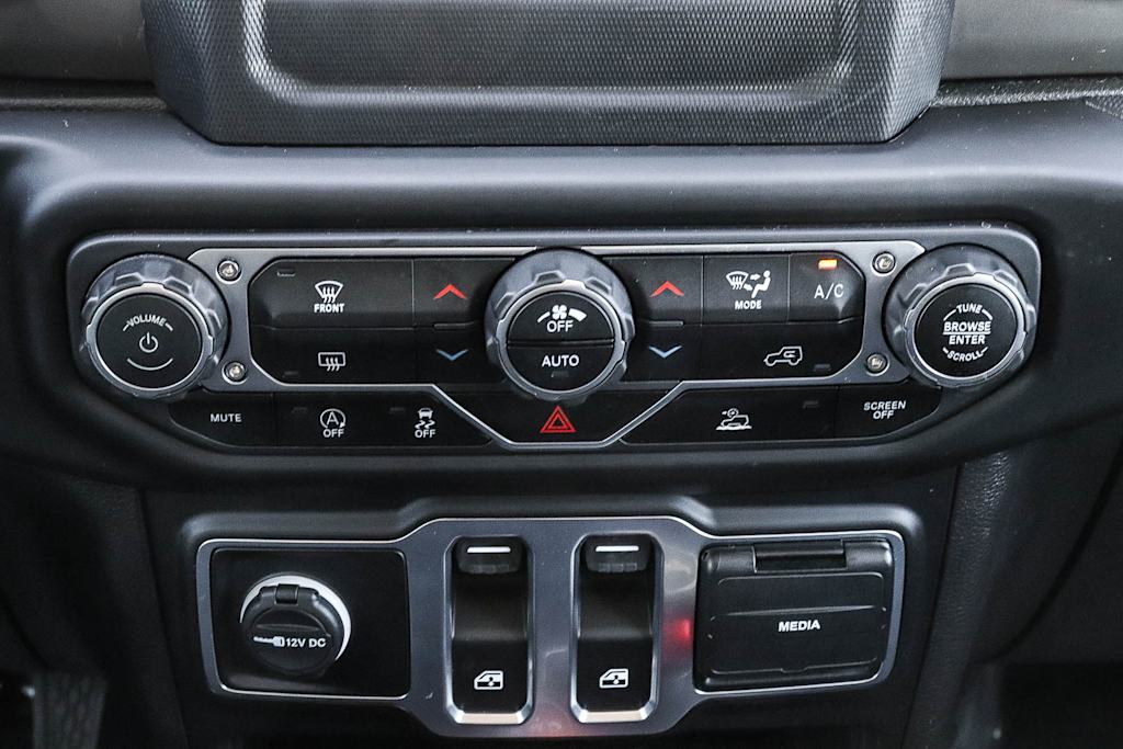 Thumbnail: 2021 Jeep Wrangler - 24