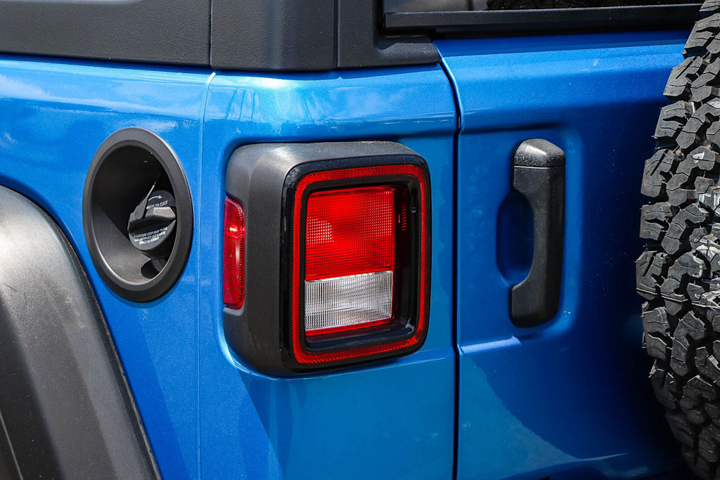 Thumbnail: 2021 Jeep Wrangler - 19