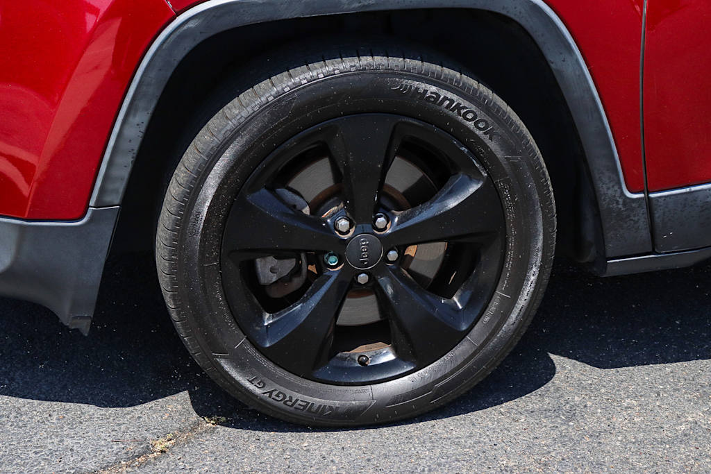 Thumbnail: 2017 Jeep Cherokee - 7