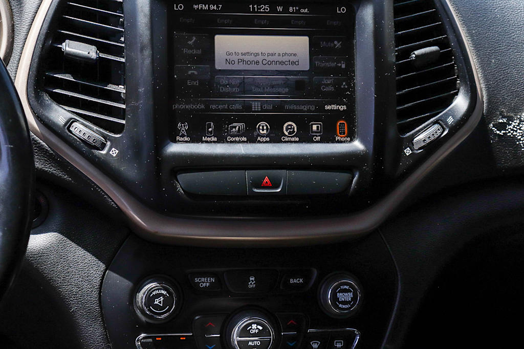Thumbnail: 2017 Jeep Cherokee - 12