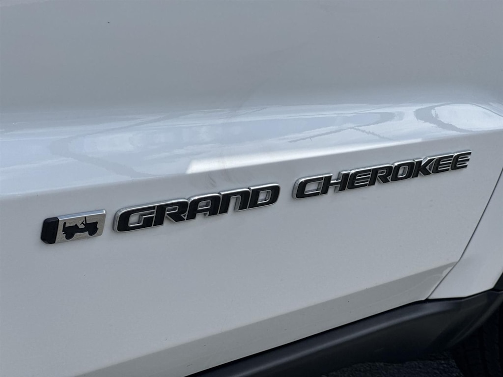 Thumbnail: 2022 Jeep Grand Cherokee - 32