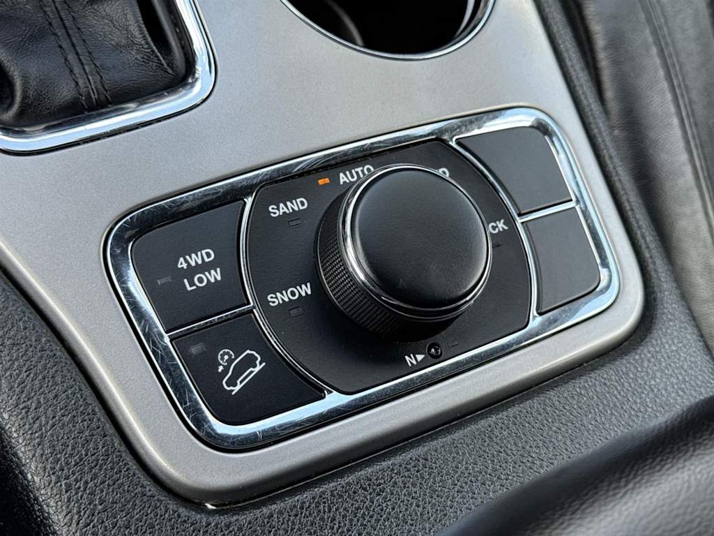 Thumbnail: 2022 Jeep Grand Cherokee - 25