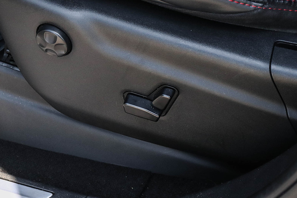 Thumbnail: 2019 Jeep Grand Cherokee - 28