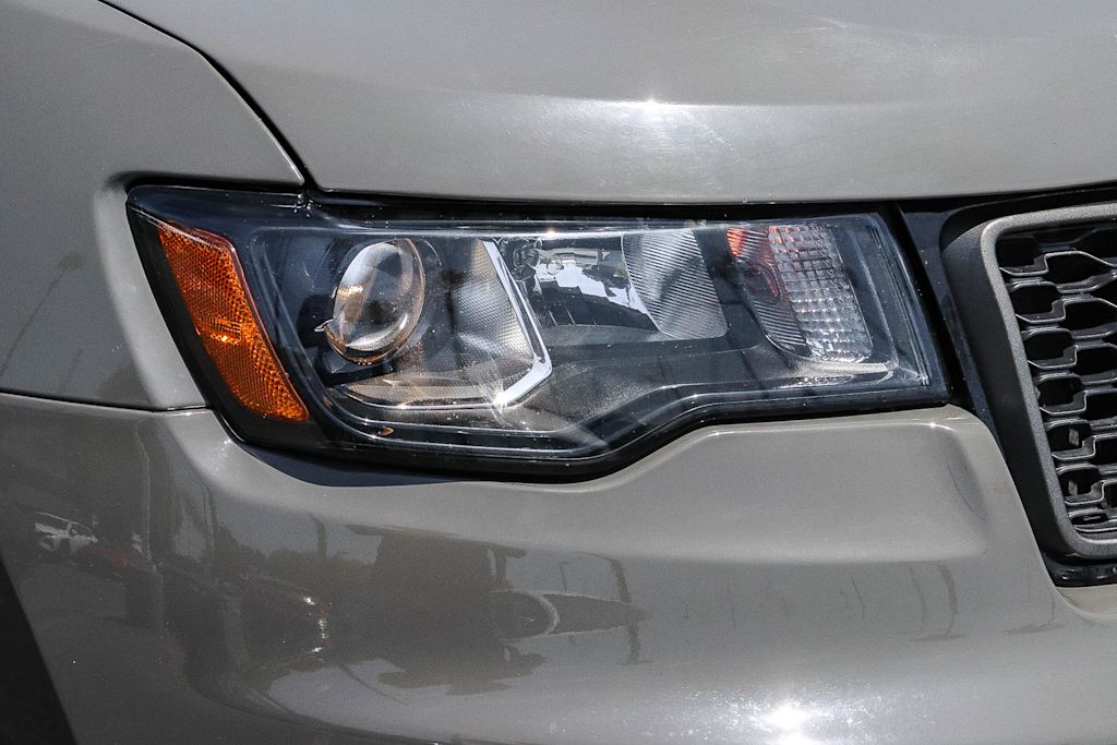 Thumbnail: 2019 Jeep Grand Cherokee - 18