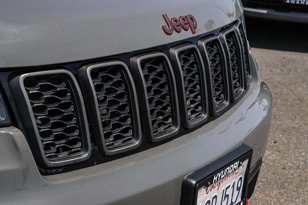 Thumbnail: 2019 Jeep Grand Cherokee - 19