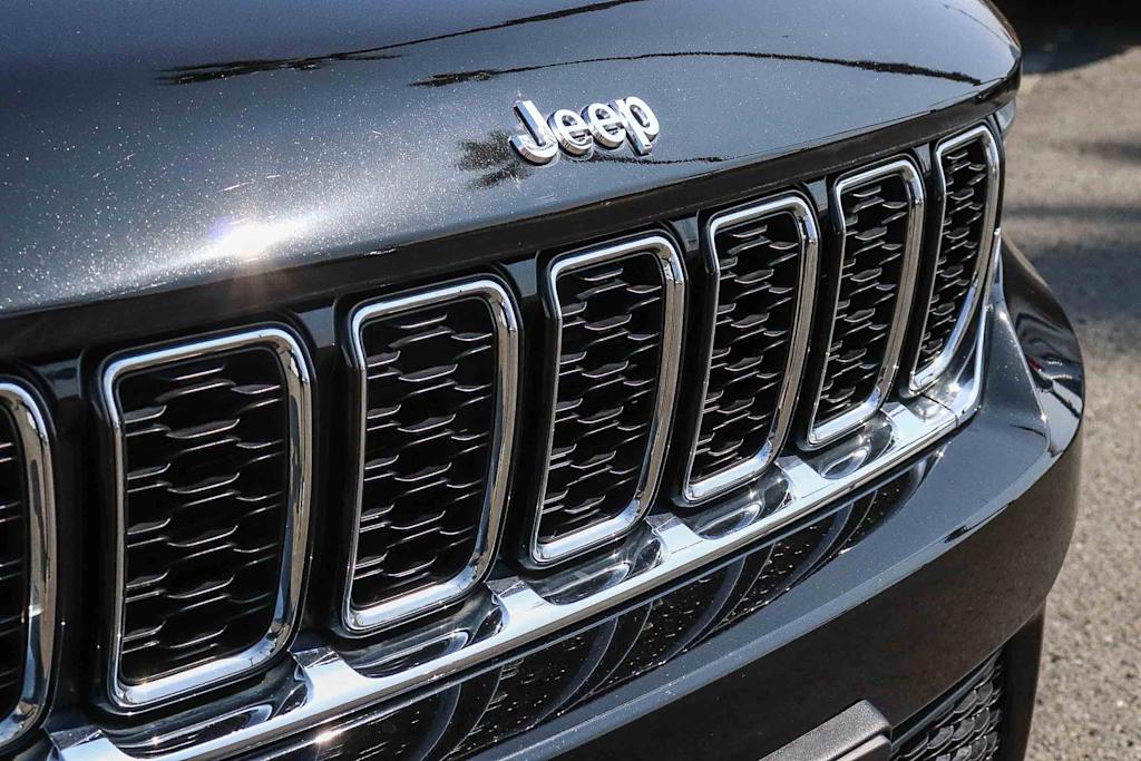Thumbnail: 2022 Jeep Grand Cherokee - 18