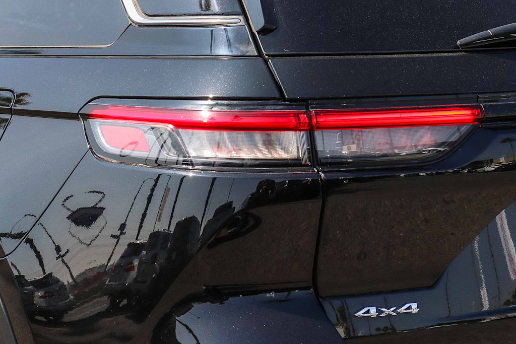 Thumbnail: 2022 Jeep Grand Cherokee - 6